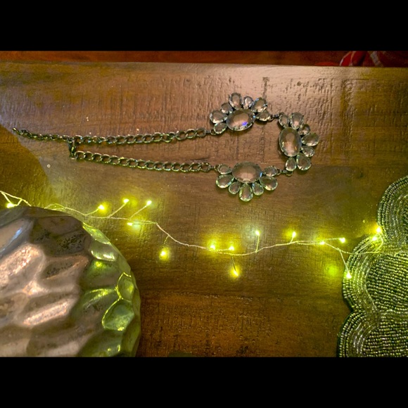 Gray Lucite Flowers and Gunmetal Statement Necklace. - Picture 2 of 4